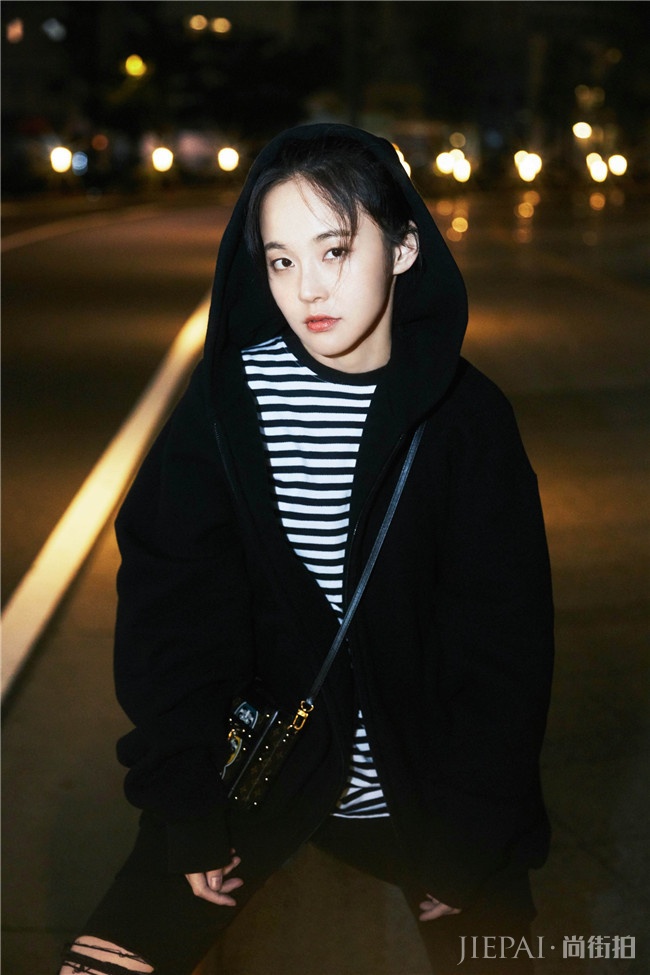 张佳宁甜美酷帅,冬日街拍来袭