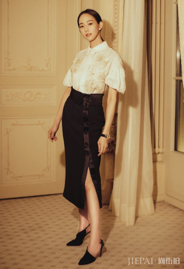 张钧甯非要裹条紧身裙，却意外带火了“苹果胯”！