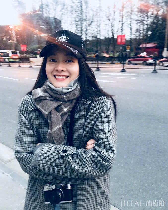 张雪迎化身粉色“妖蝶”坚毅眼神,女人味尽显