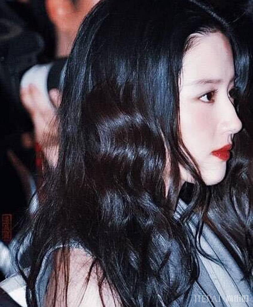 刘亦菲活动照,“蛋蛋卷”惊艳路人