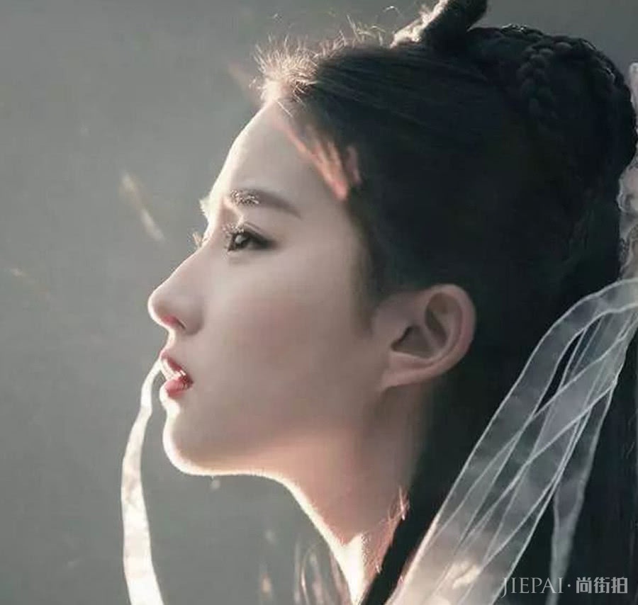 刘亦菲活动照,“蛋蛋卷”惊艳路人