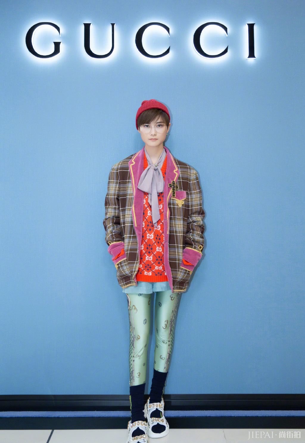 李宇春穿上小香风裙装太美,女人得不像她