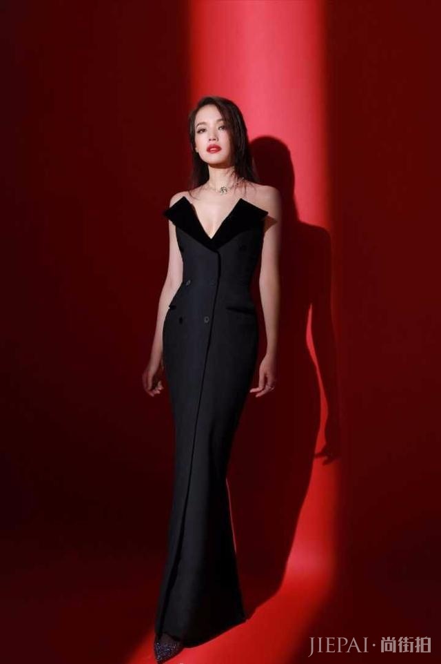 舒淇每套造型都超美，最低调的时尚女王！