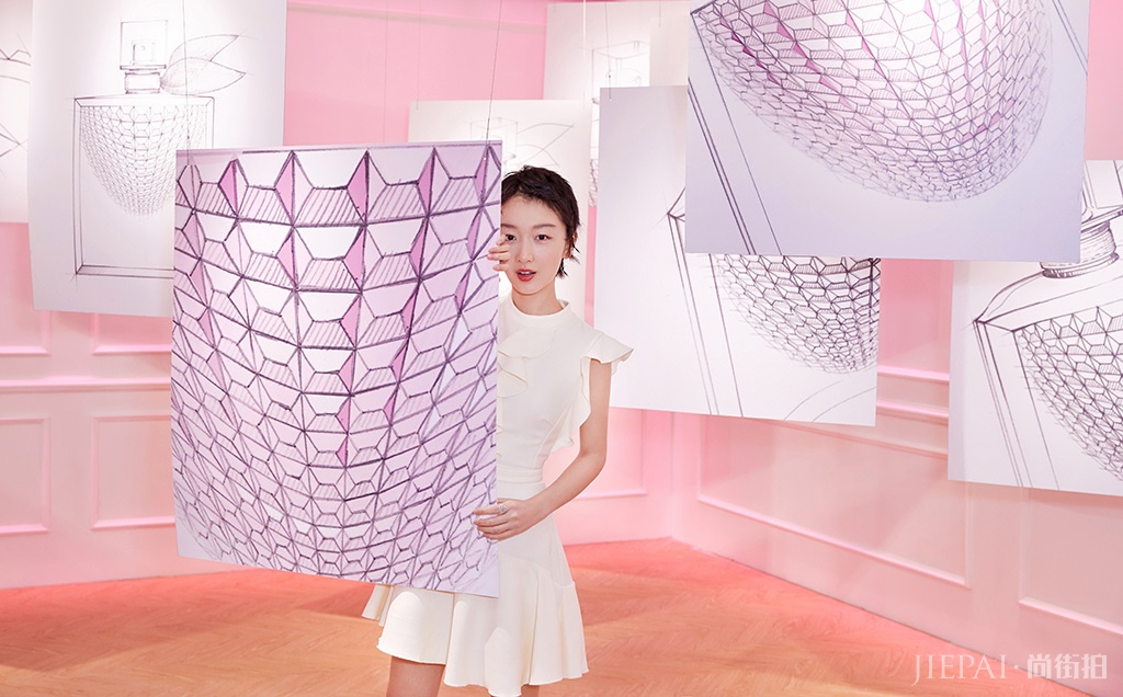 你看周冬雨短发,多水灵!