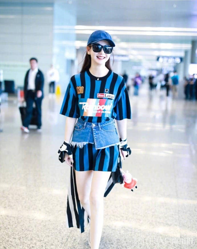 阚清子牛仔裙当封腰，时髦到飞起