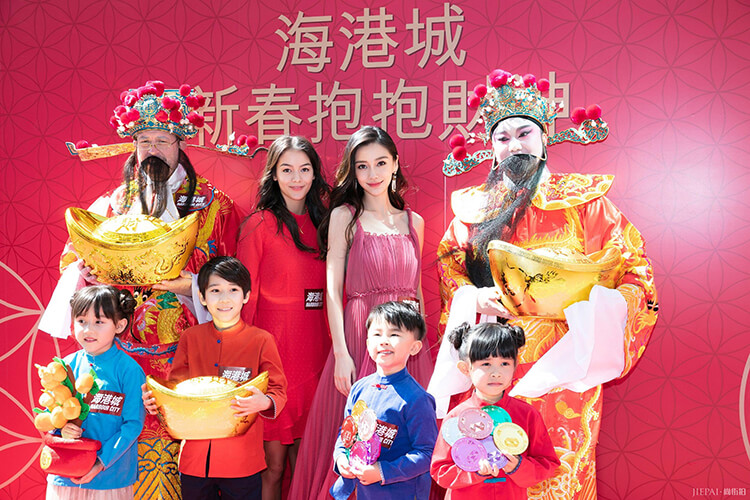 杨颖这么老气的裙子还能穿出少女感,颜值高就是任性