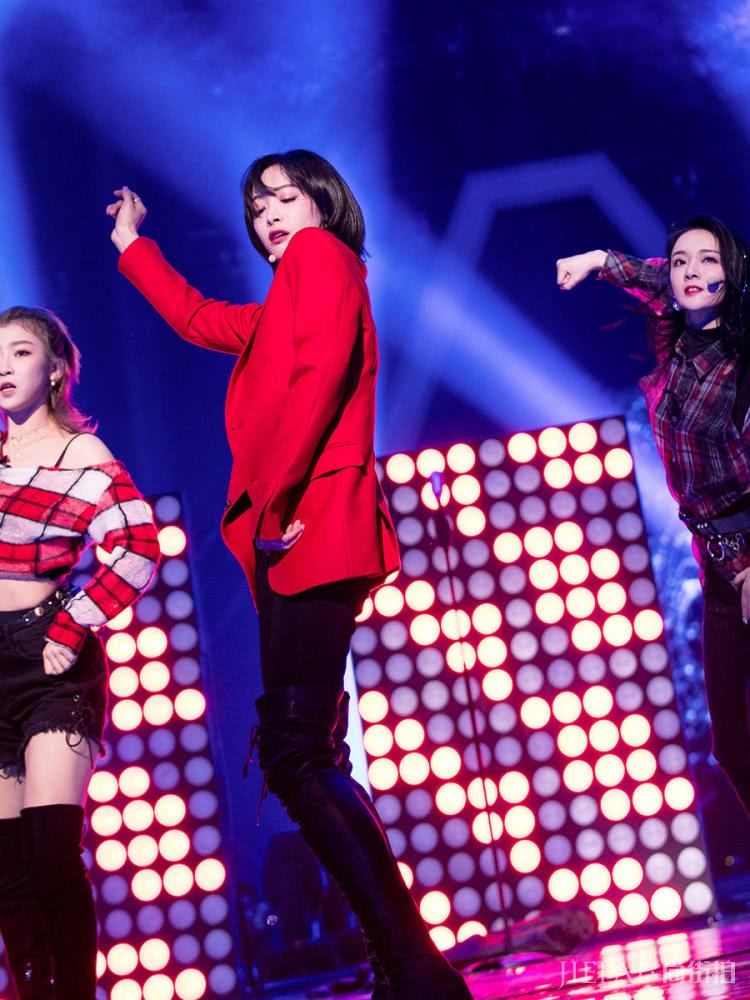 宋茜空气刘海少女心十足,网友却让她换条裤子?