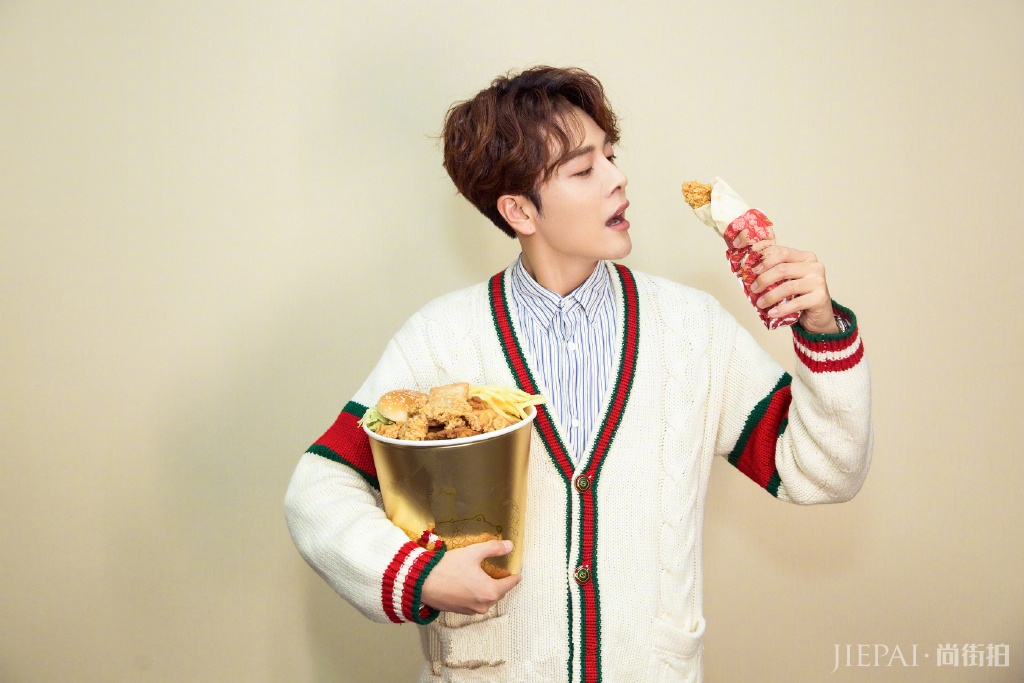 徐海乔郭品超两个大龄男人撞衫针织衫居然秒变20岁