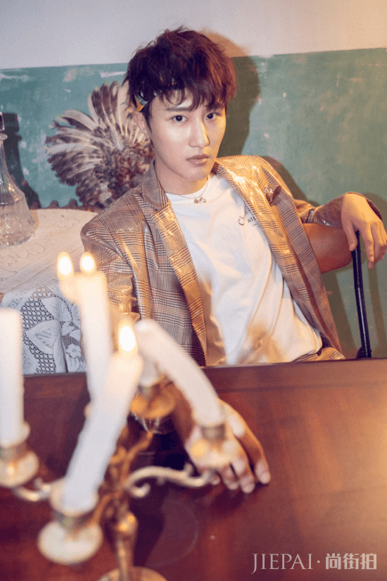 杨逸飞《我的奇妙男友2》开年写真展现不羁时尚!