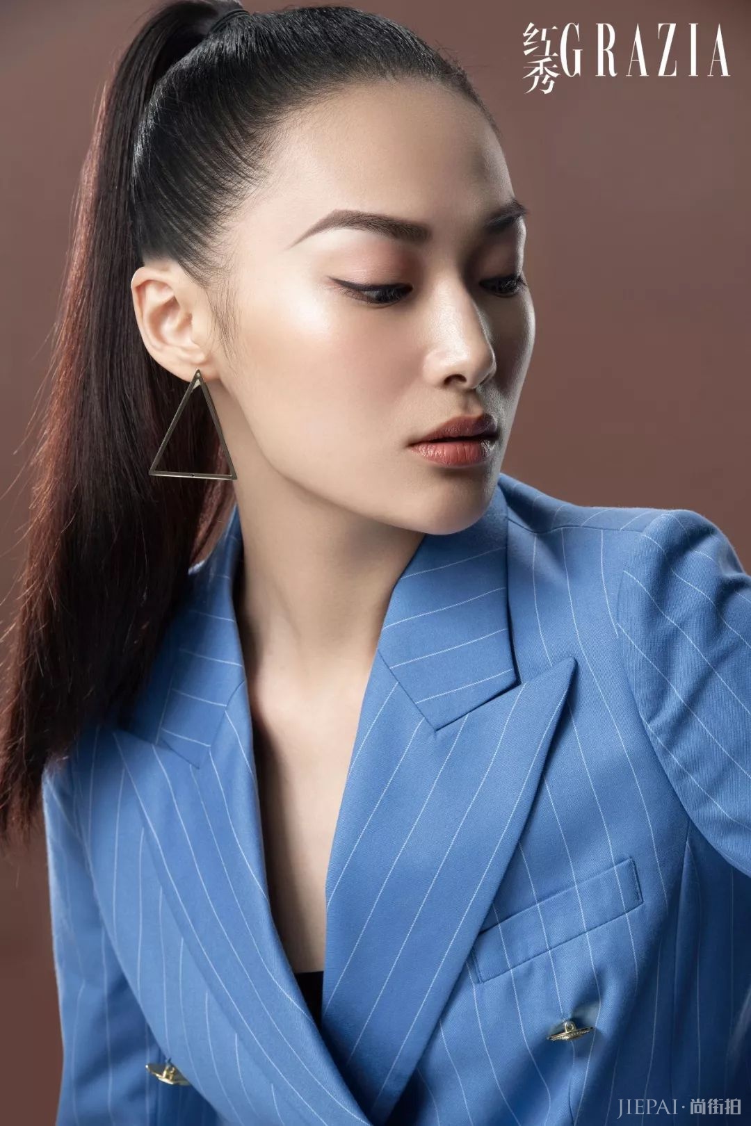 高明遥演绎美宝莲&红秀美妆大片