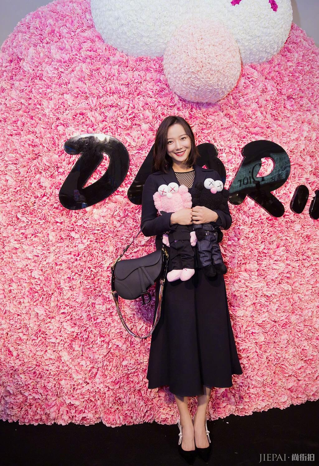 迪奥酒会群星聚会，王珞丹上演都市轻熟魅力，李诗颖古典风显诗意！