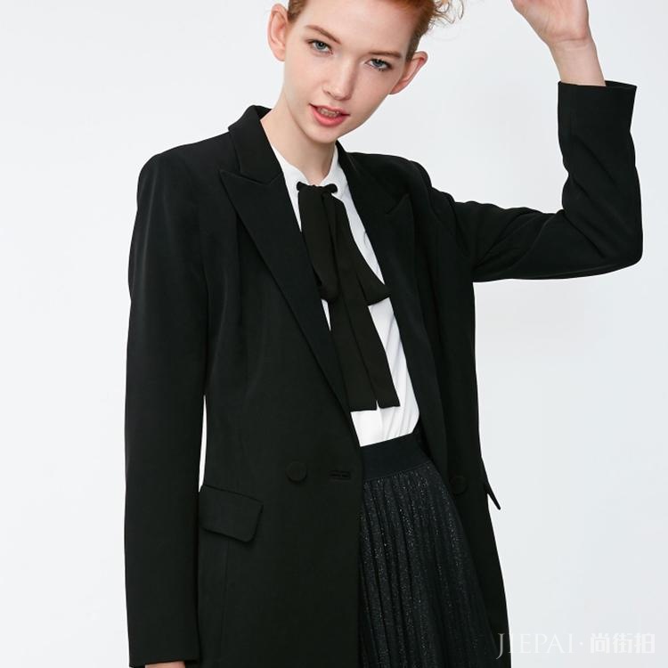 穿腻了大衣和外套？今年冬天流行穿它！