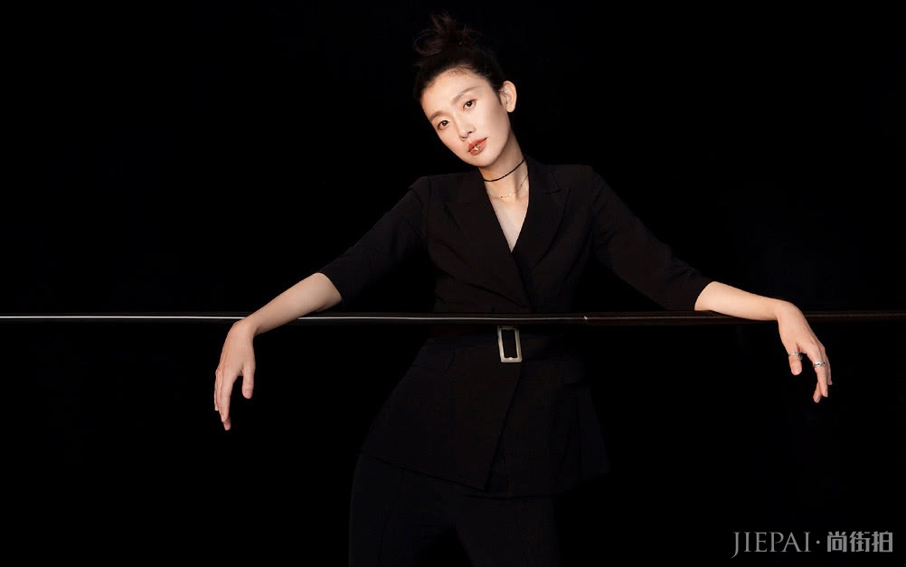 “十八岁的天空”倪景阳,如今容貌未变美出天际!