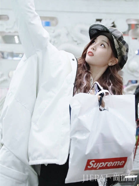 吴宣仪私服风格“变化多端”，居然还是个帽子大户