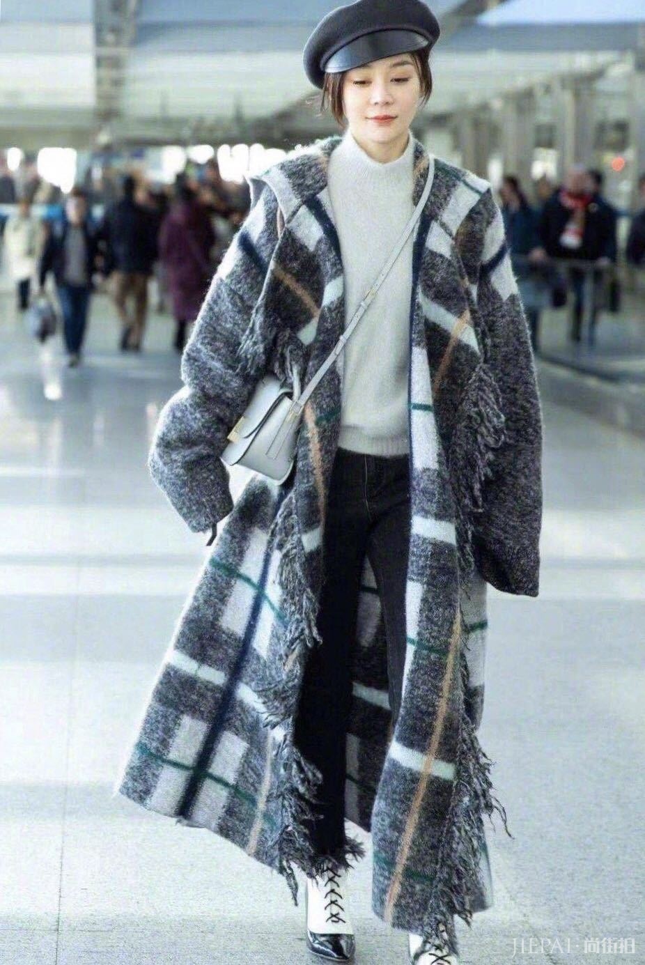 袁姗姗格纹大衣牛仔裤简单随性,宋茜气场全开