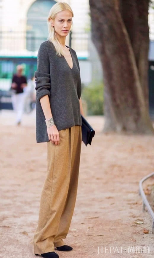 V领毛衣帮你秀出迷人锁骨,穿着好看还有品味