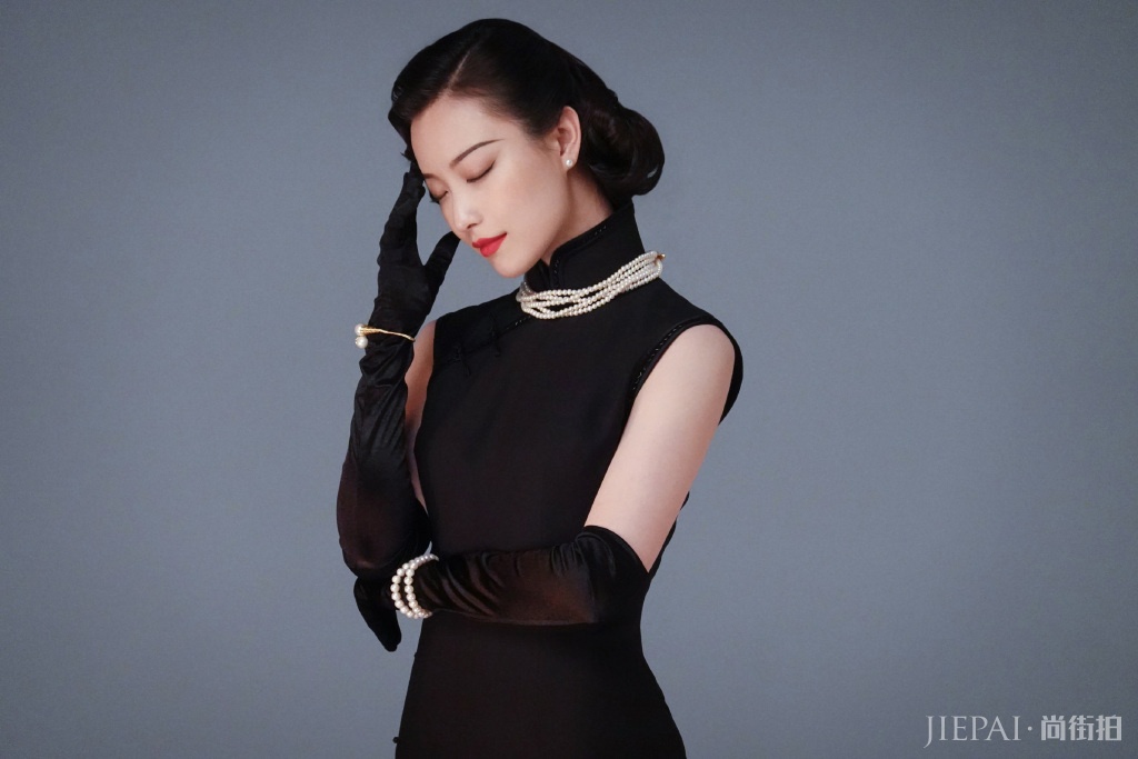 倪妮不愧是时尚大咖!美成一幅油画