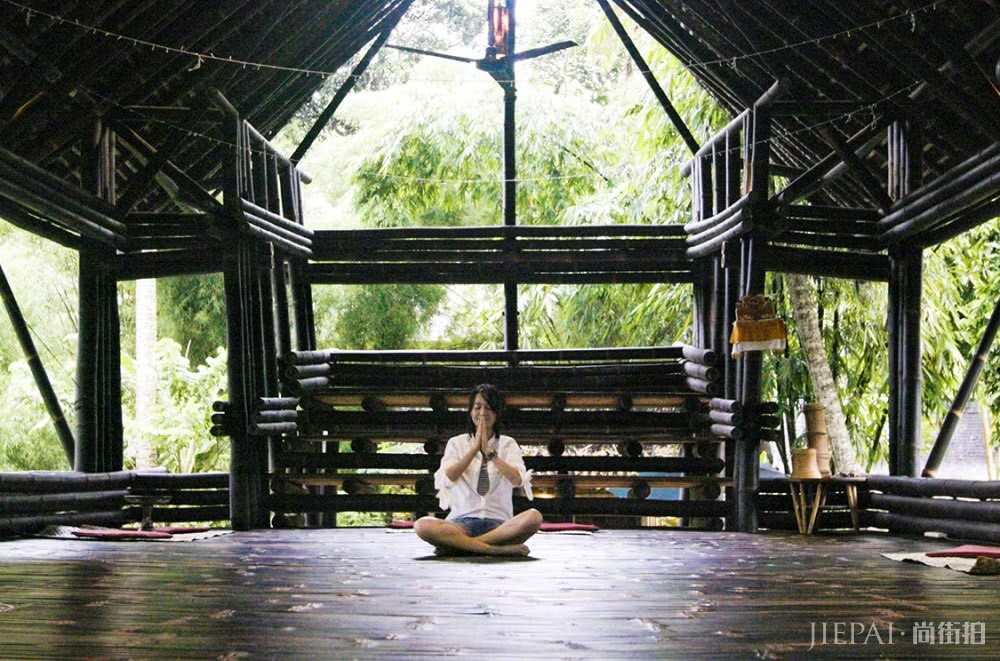 朱丹穿白衬衣剪了齐肩短发,气质清新令人惊艳