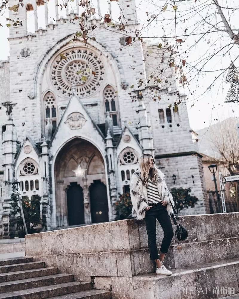 裙子+毛绒外套也很有范,走到哪都是时尚焦点