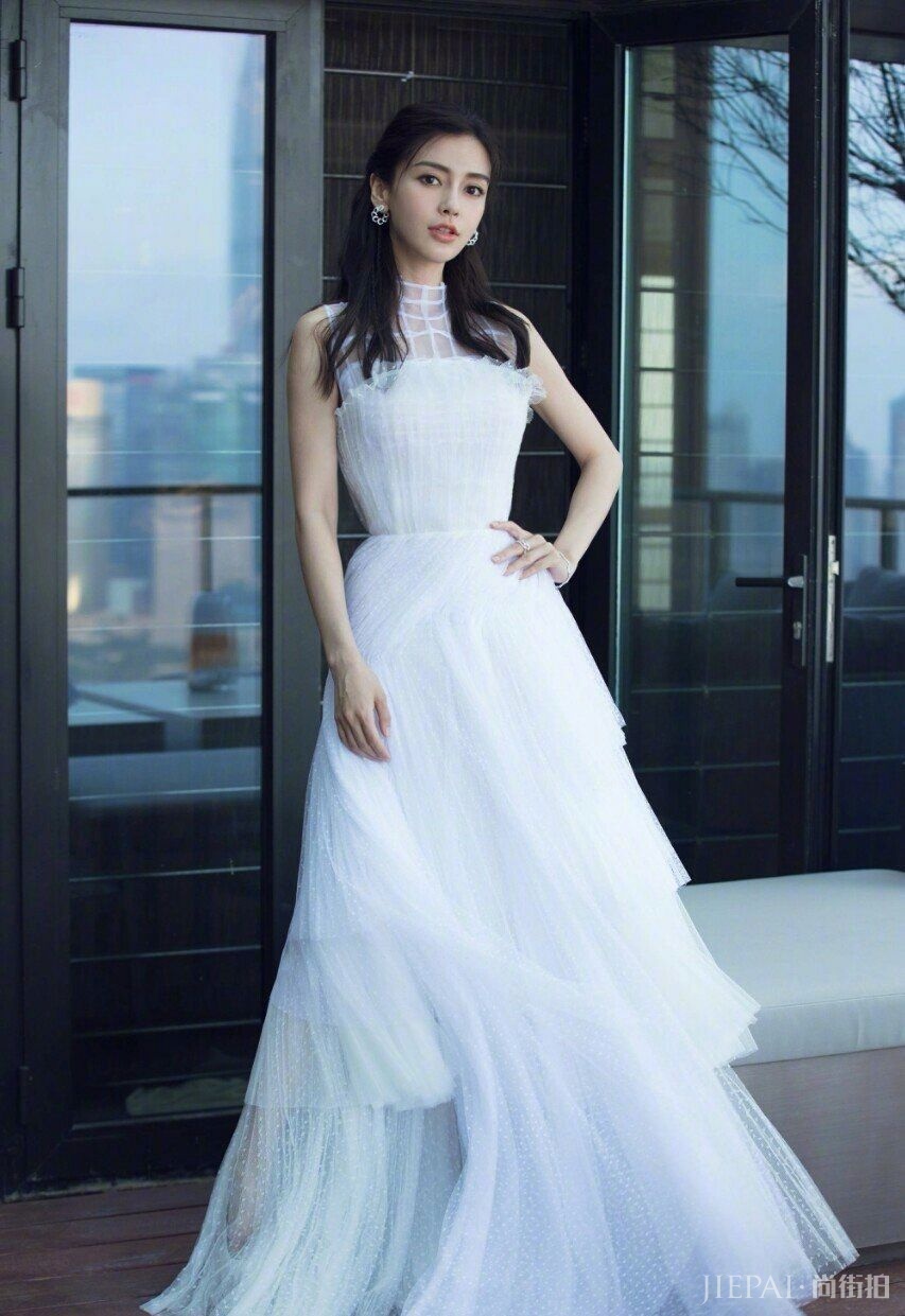 杨颖穿仙女裙很惊艳！