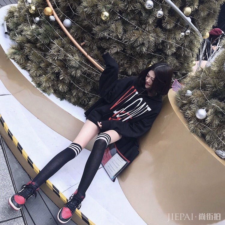 对于腿长的女生来说,永远都缺一条裤子