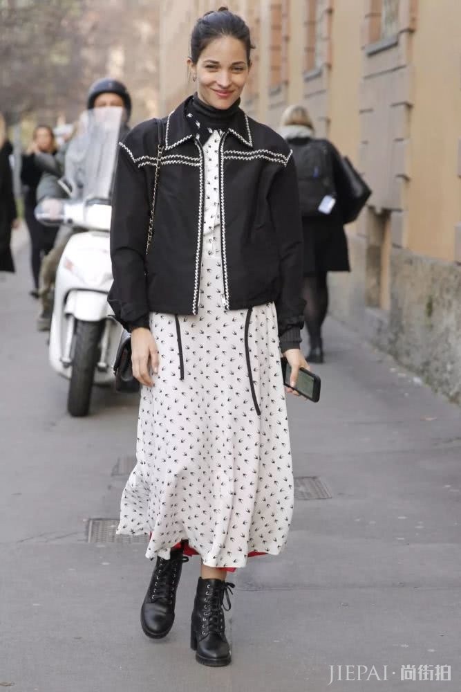 大衣羽绒服里面一件黑色打底衫全搞定