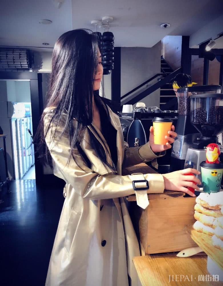 周开开《择天记》穿“塑料短靴”凹造型,鞋头还是开口的