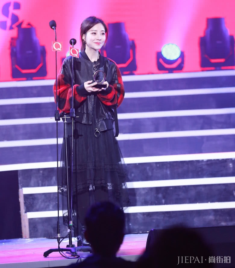 冯提莫穿纱裙少女,搭配穿出高级感!