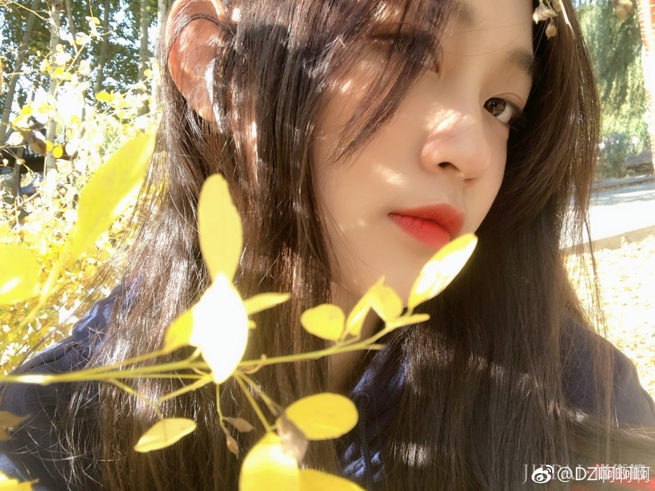 胡先煦女友漂亮可爱，换了发型自拍更是萌萌哒