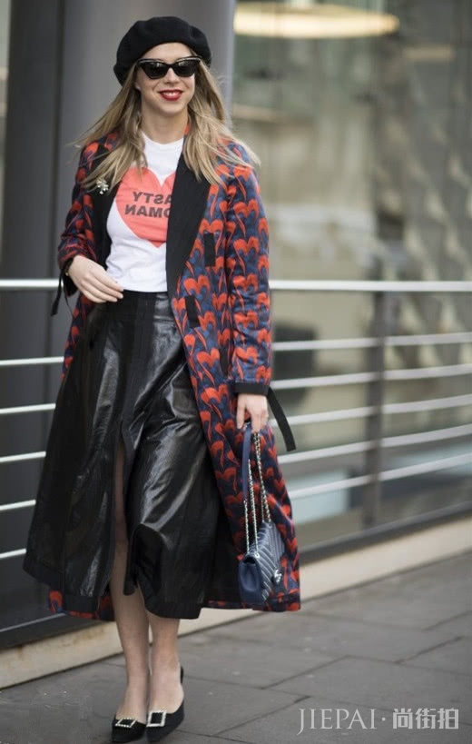 大衣+裙子，让你在这个冬季温暖与甜美并行