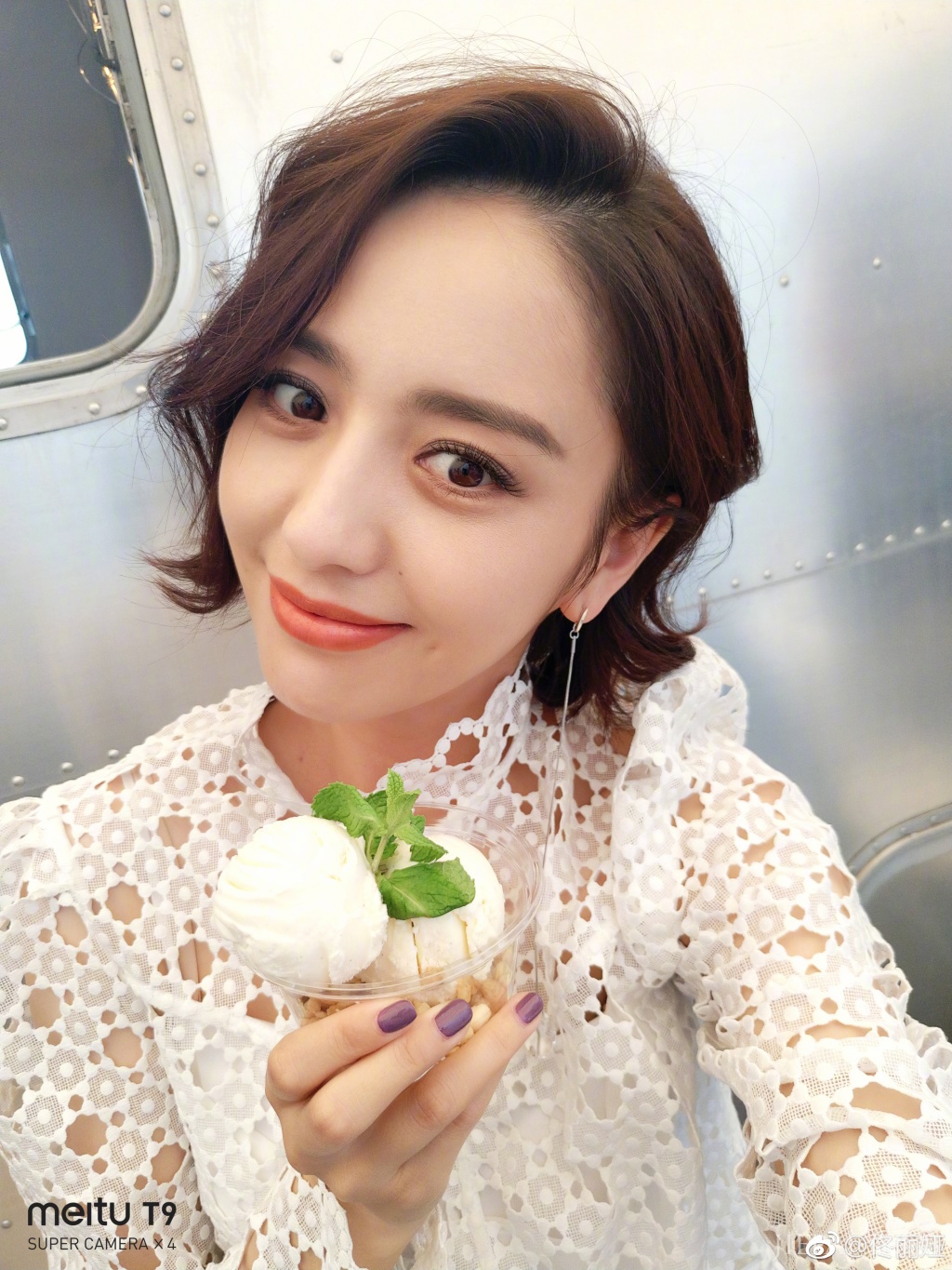 佟丽娅胖了也好看 还不是因为女神的彭润水光妆化得赞