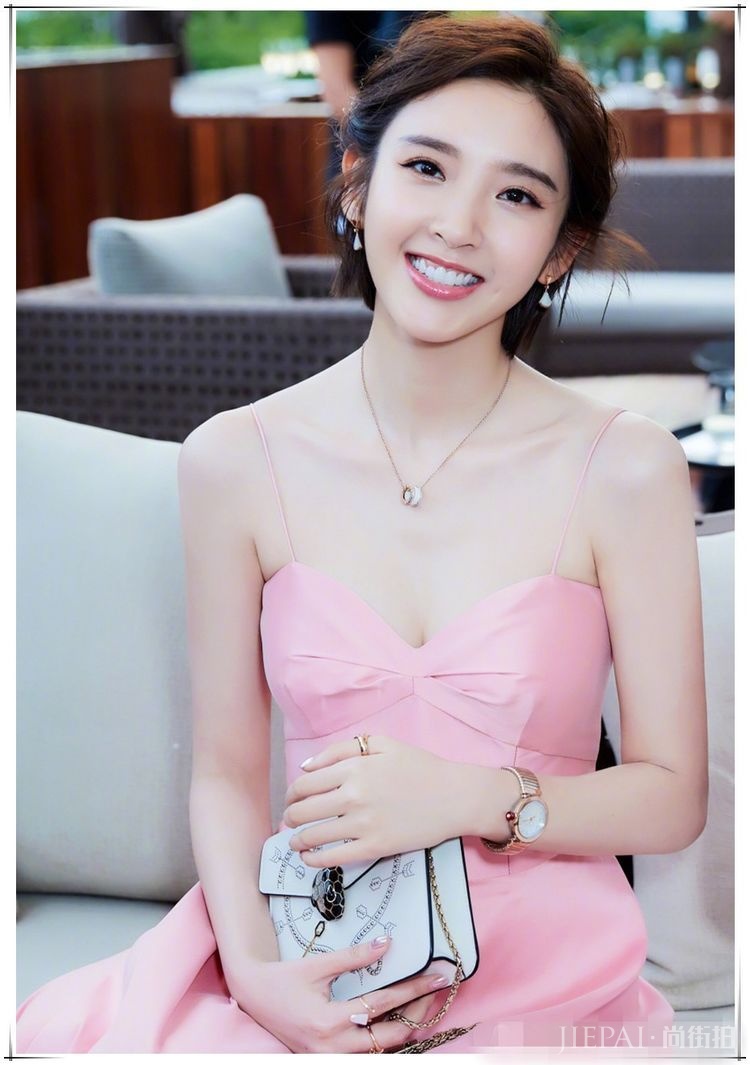 唐艺昕换了新发型,容貌大变样