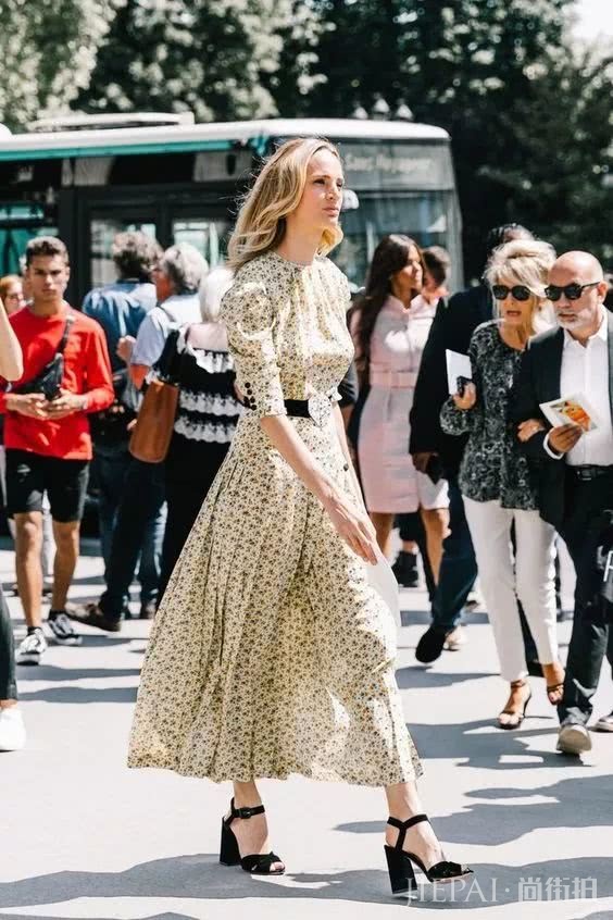 外套内搭的连衣裙有这些