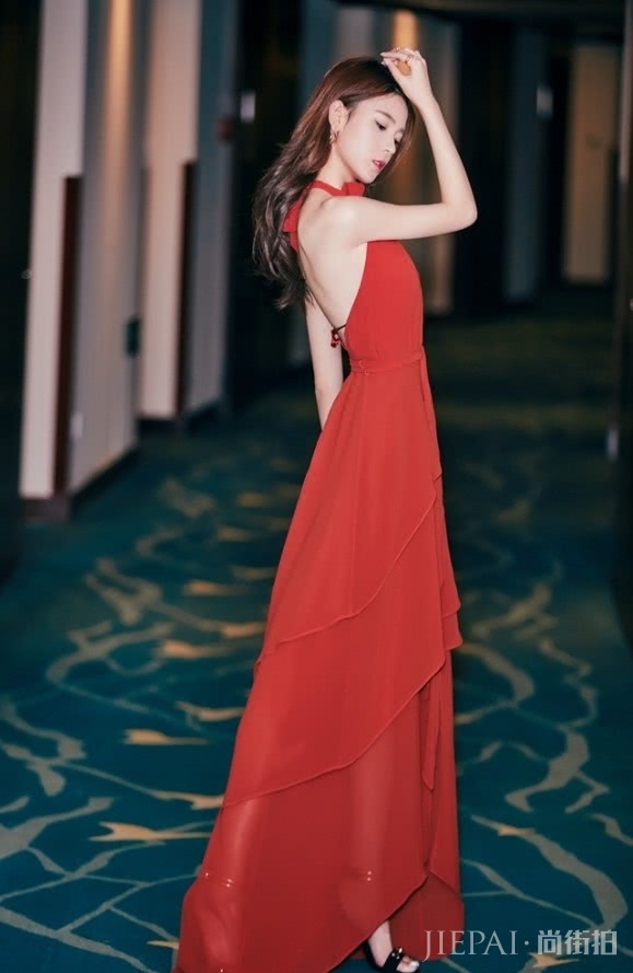 陈瑶居然穿双“镰刀靴”出门,衣品MAX!