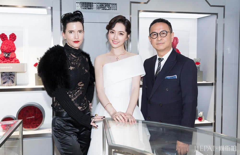 郭碧婷、佟丽娅同穿白裙清爽现身似仙境！