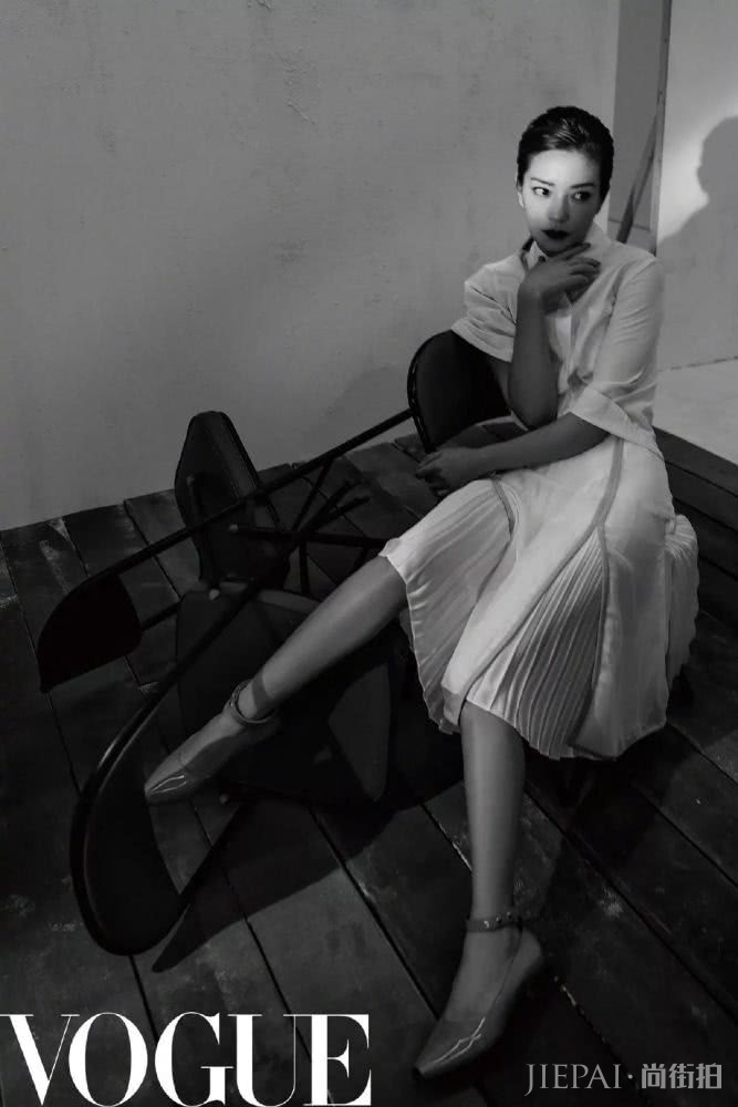 赵薇，从“红不了”少女到优雅“斜杠青年”