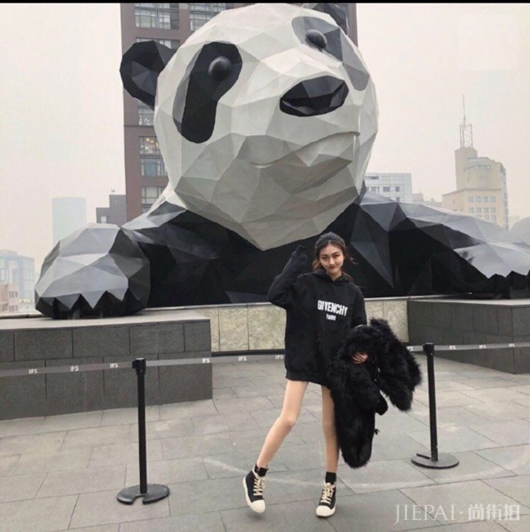 对于腿长的女生来说,永远都缺一条裤子