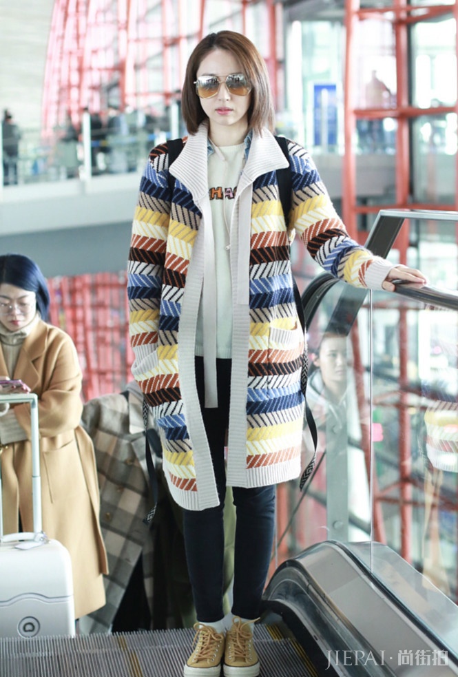 董璇剪齐肩短发“撞脸”佟丽娅,这回真要红了