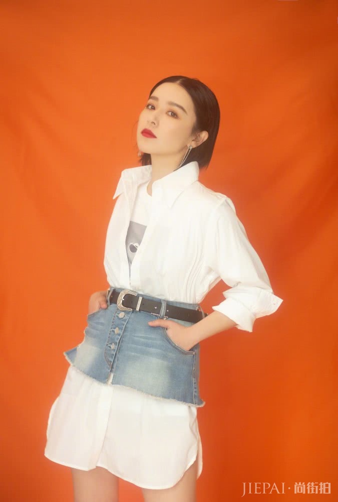 阚清子牛仔裙当封腰，时髦到飞起