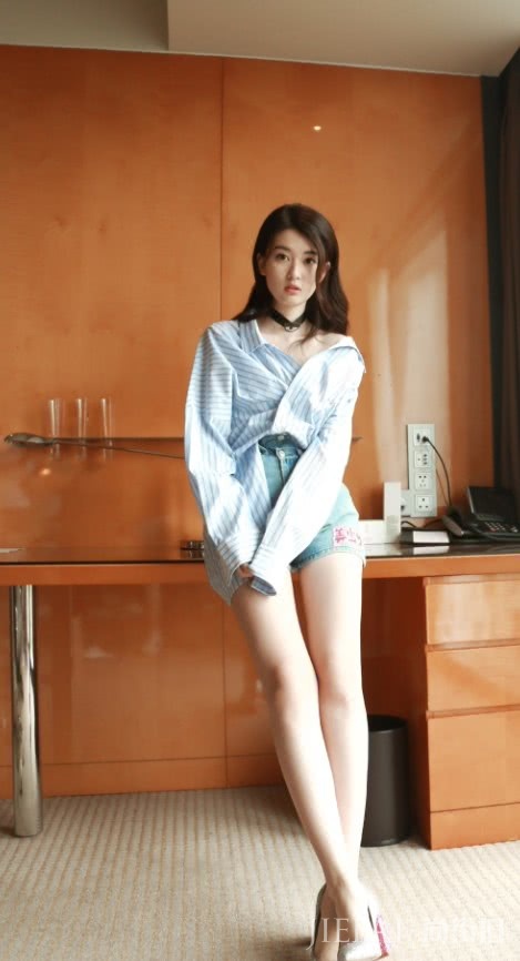 乔欣牛仔裤都洗到掉线也不换新的,意外成了时尚品!