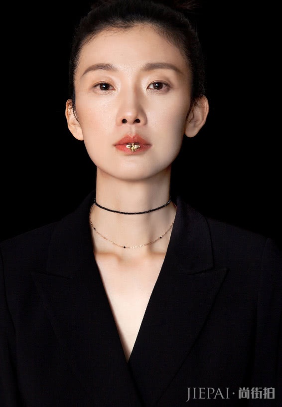 “十八岁的天空”倪景阳,如今容貌未变美出天际!