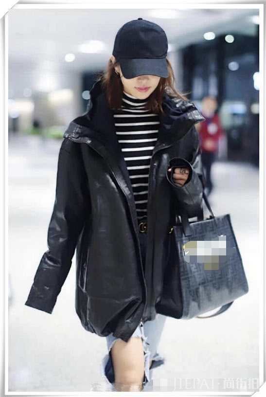 蔡依林为保暖把裤脚塞袜里，但为啥还要露膝盖呢