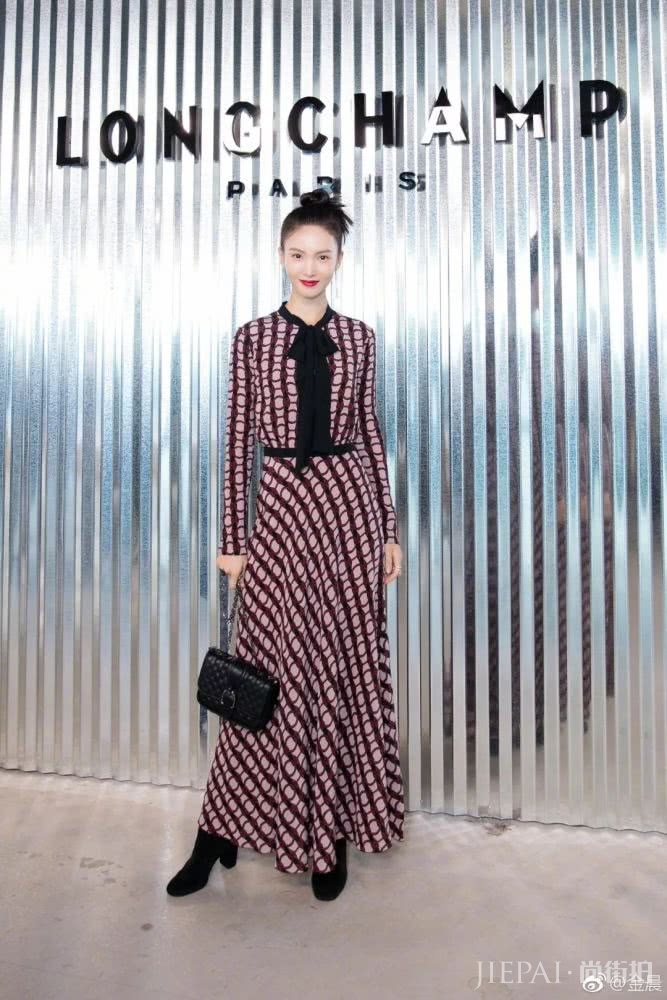 外套内搭的连衣裙有这些