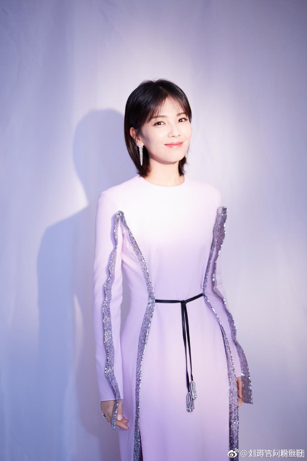 刘涛为剪掉十年长发变波波头,居然意外减龄又时髦