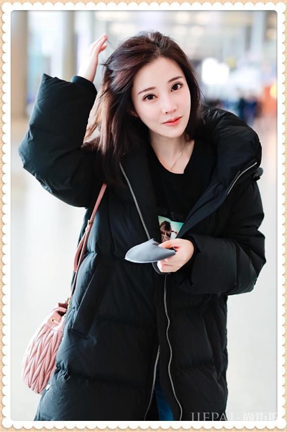 冯提莫机场秀清纯又养眼，不是见光死？