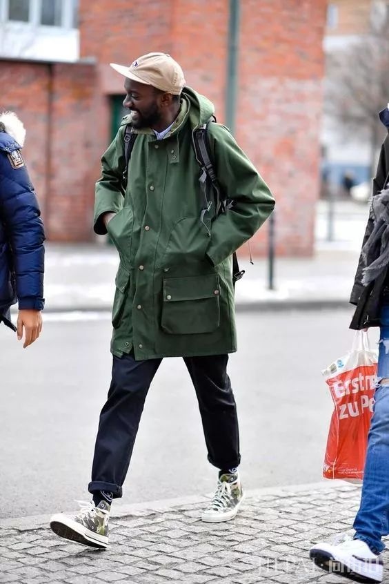 男生秋冬搭配，一定要带点"绿”