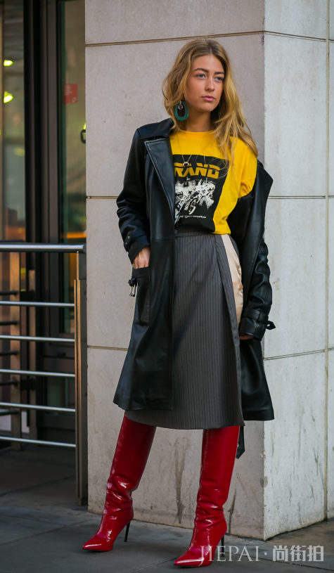 高腰裙搭配上衣 个性街头混搭这样穿就好