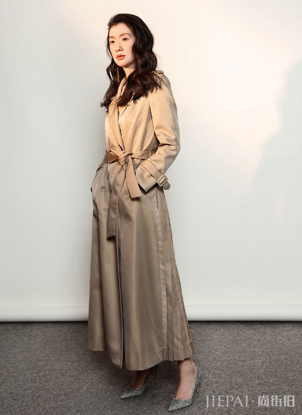 “十八岁的天空”倪景阳,如今容貌未变美出天际!