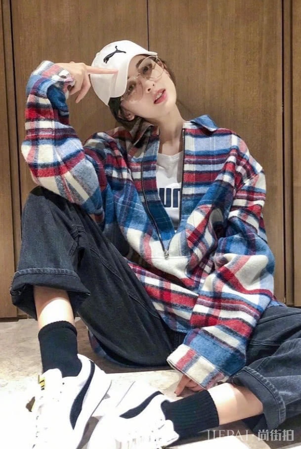 古力娜扎穿“墨汁袜”，造型养眼到让人很羡慕