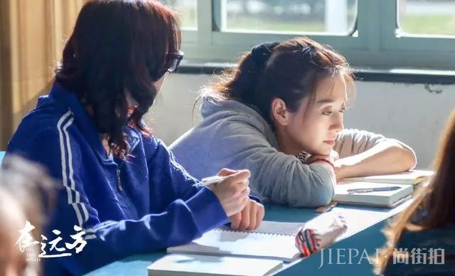 马伊琍再一次挑战长发,扎高马尾不光漂亮,还有气质!